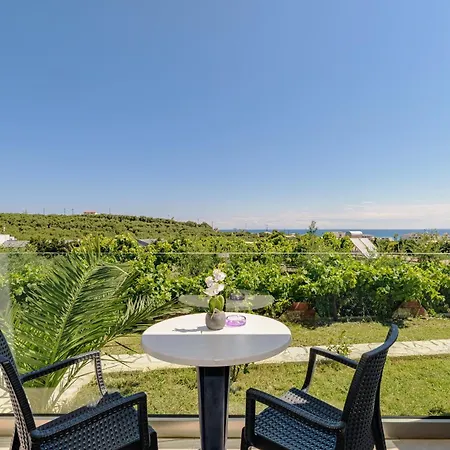 Christina Апарт-отель