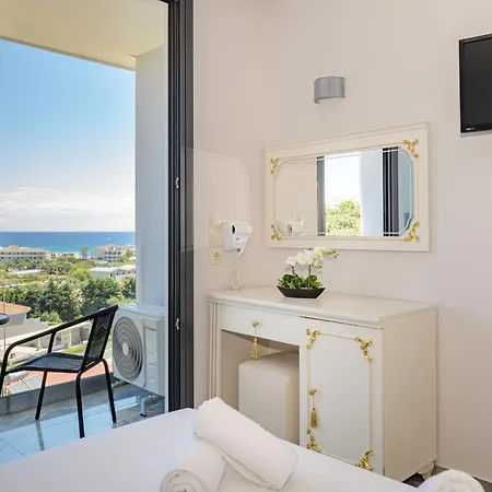 Апарт-отель Christina 4*