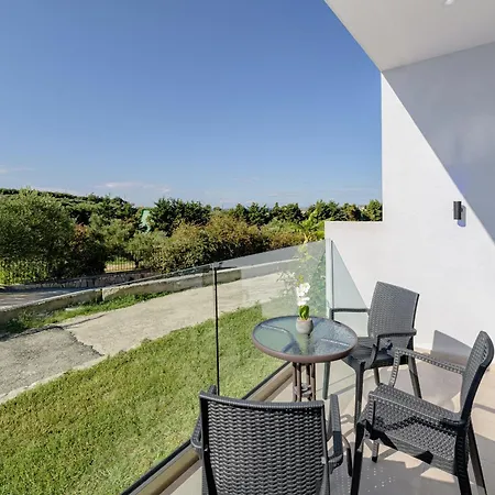 Christina Апарт-отель Циливи