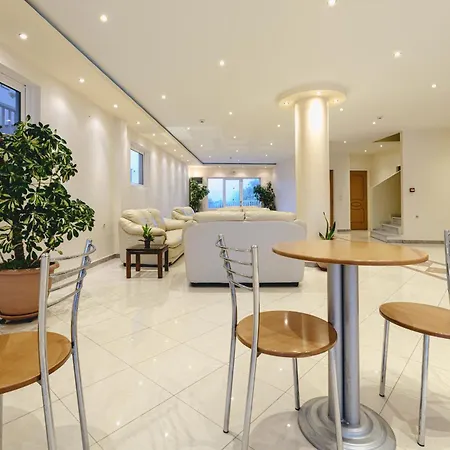 Christina Апарт-отель Циливи