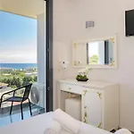 Apart-hotel Christina 3*
